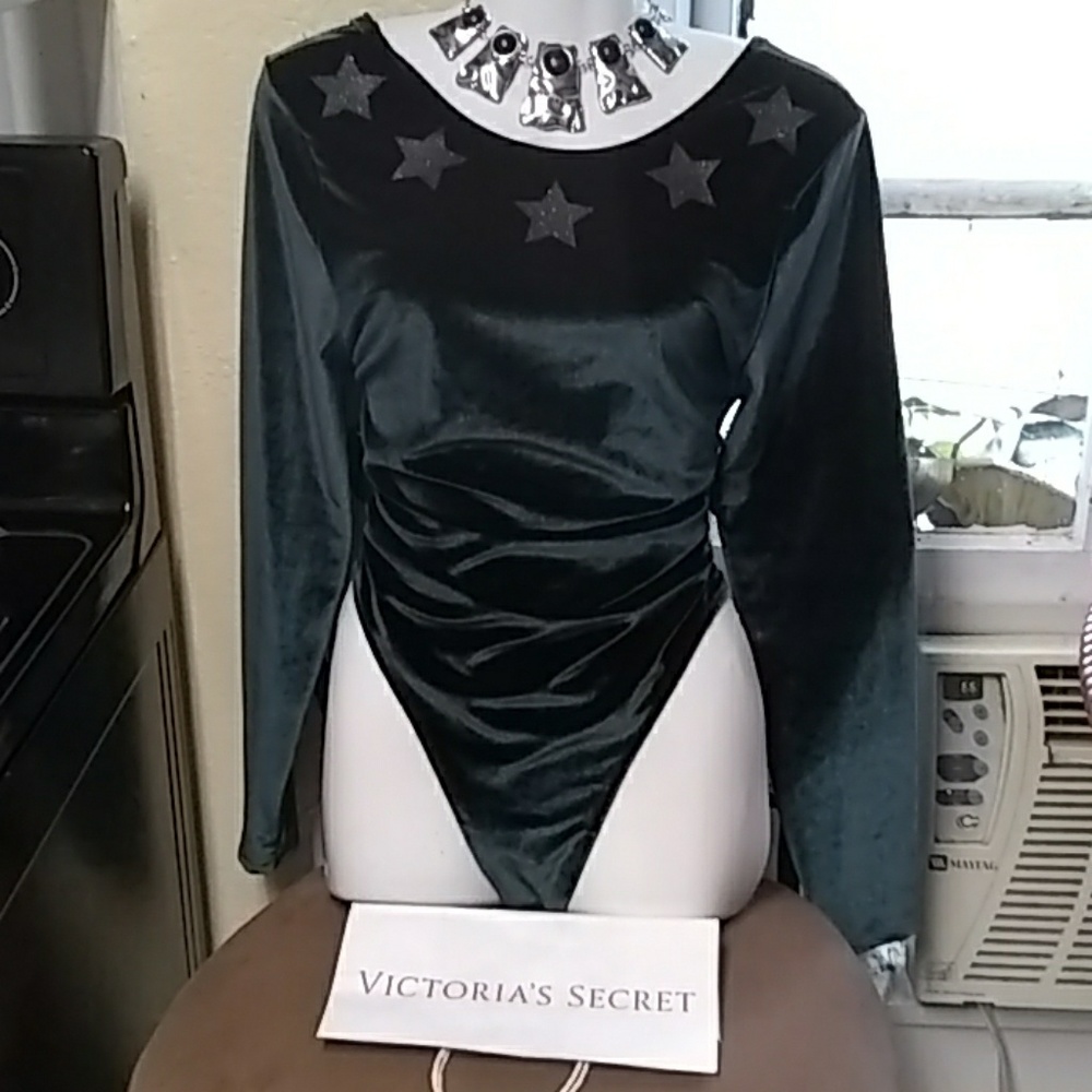 Nwt Victoria secret holiday bodsuit gren velvet lg